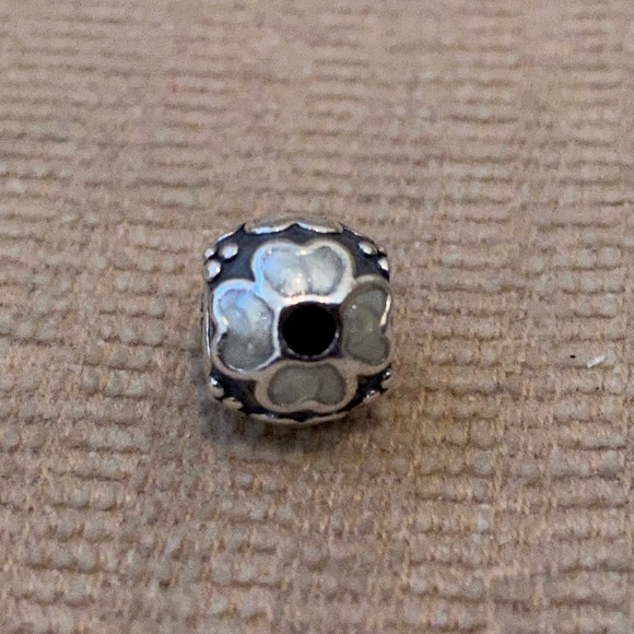 Pandora Daisy White Enamel Charm - Picture 14 of 14